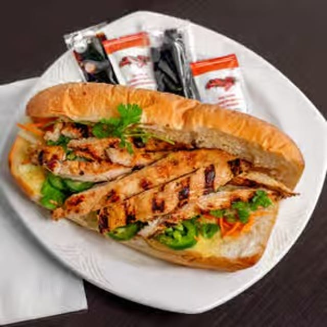 BM1. Grilled Chicken or Pork Sandwich.